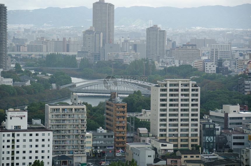 大阪天线 在一个多云的一天基础设施商业交通大都会观光旅行地标办公室天际城市图片