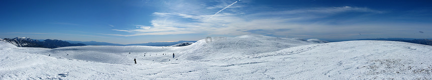 下雪山寒冷岩石季节旅行滑雪石头环境地块荒野风景图片