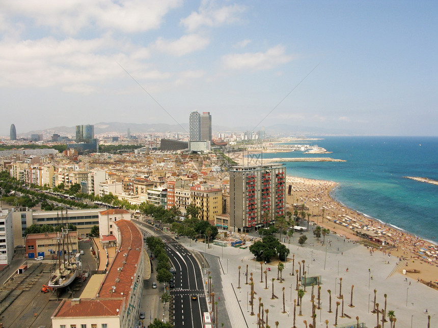 巴塞罗那海滩和城市景观图片