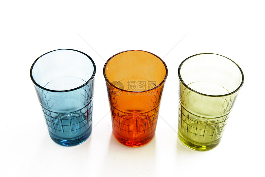 三个色彩多彩的玻璃杯图片
