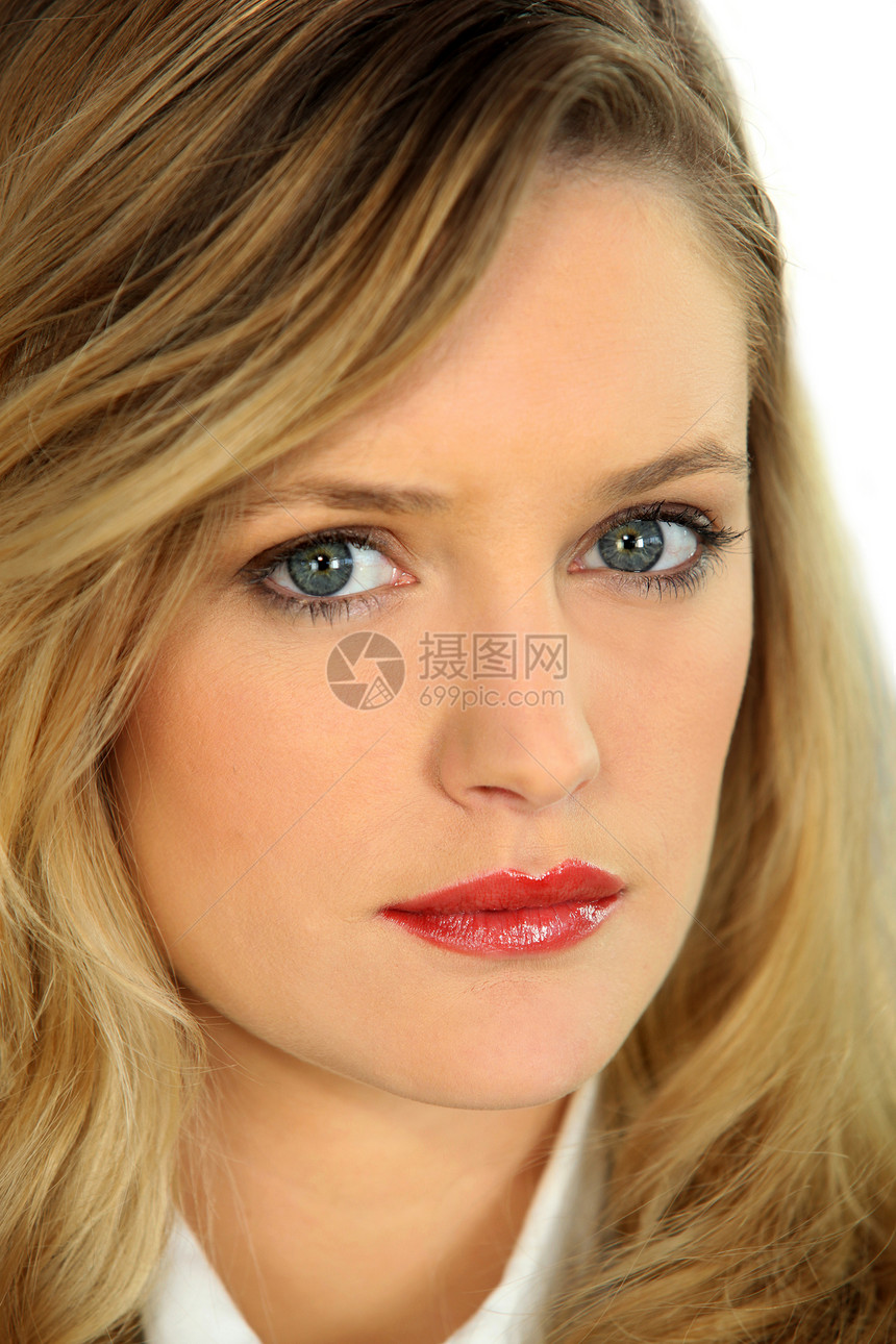 金发女人的肖像化妆品手势妆容皮肤自发性特色蓝色肤色眼睛口红图片