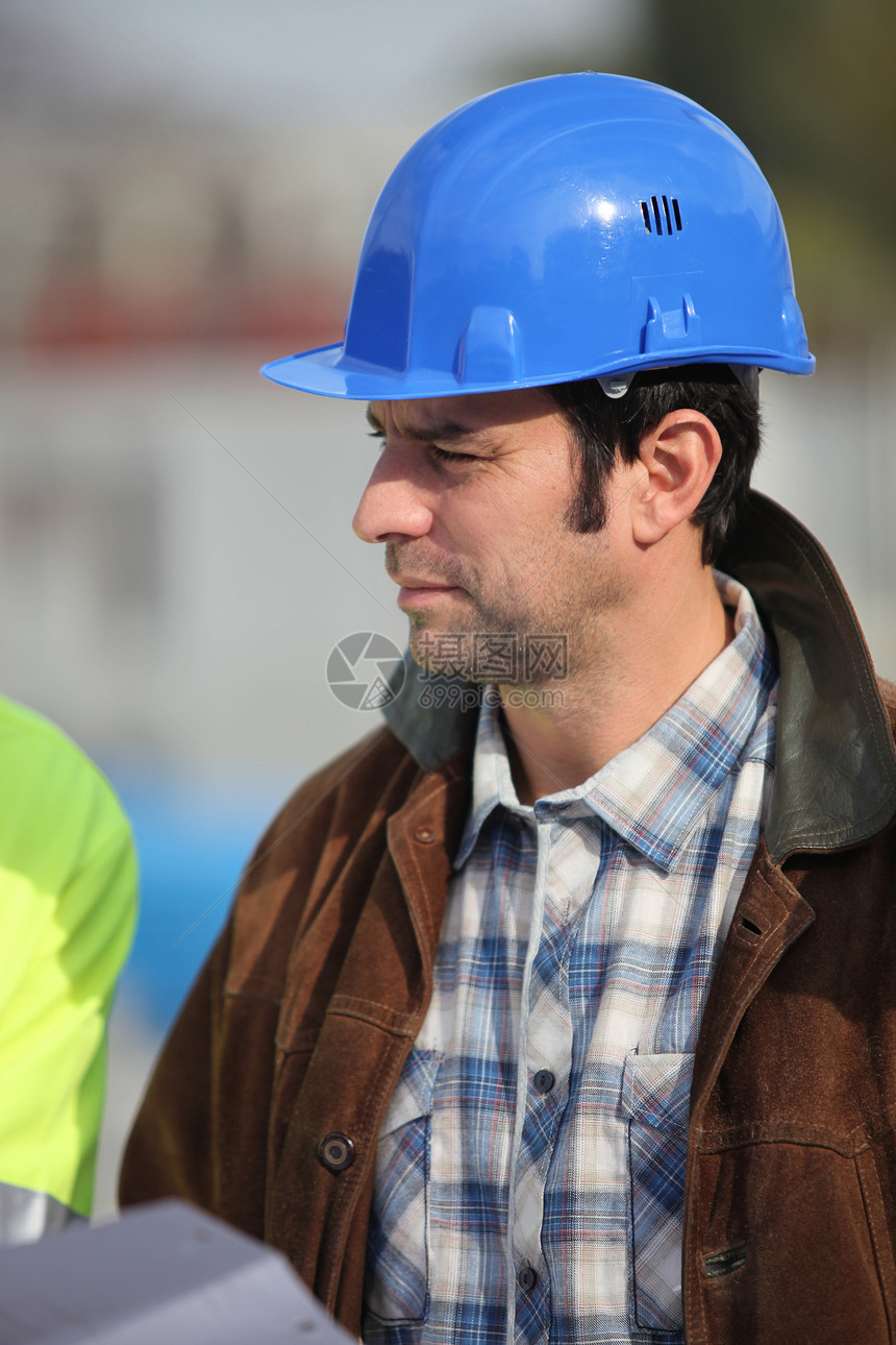 建筑工地的Foreman建筑师建设者建造项目控制起重机评价验船男人成人图片