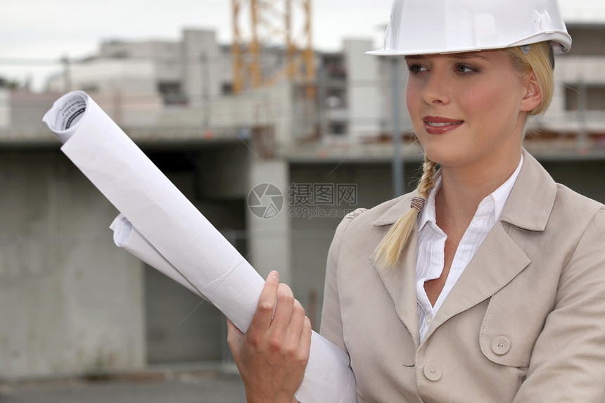 建筑工地的工程师顾问建设者工作女士项目白色建筑师绘图职业蓝图图片