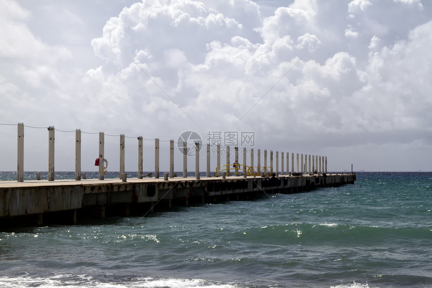 旧码头木头海岸海景支撑波浪天空海洋海岸线风景图片