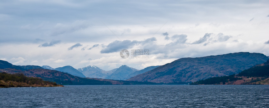 酸液全景天气多云假期爬坡山脉风景图片