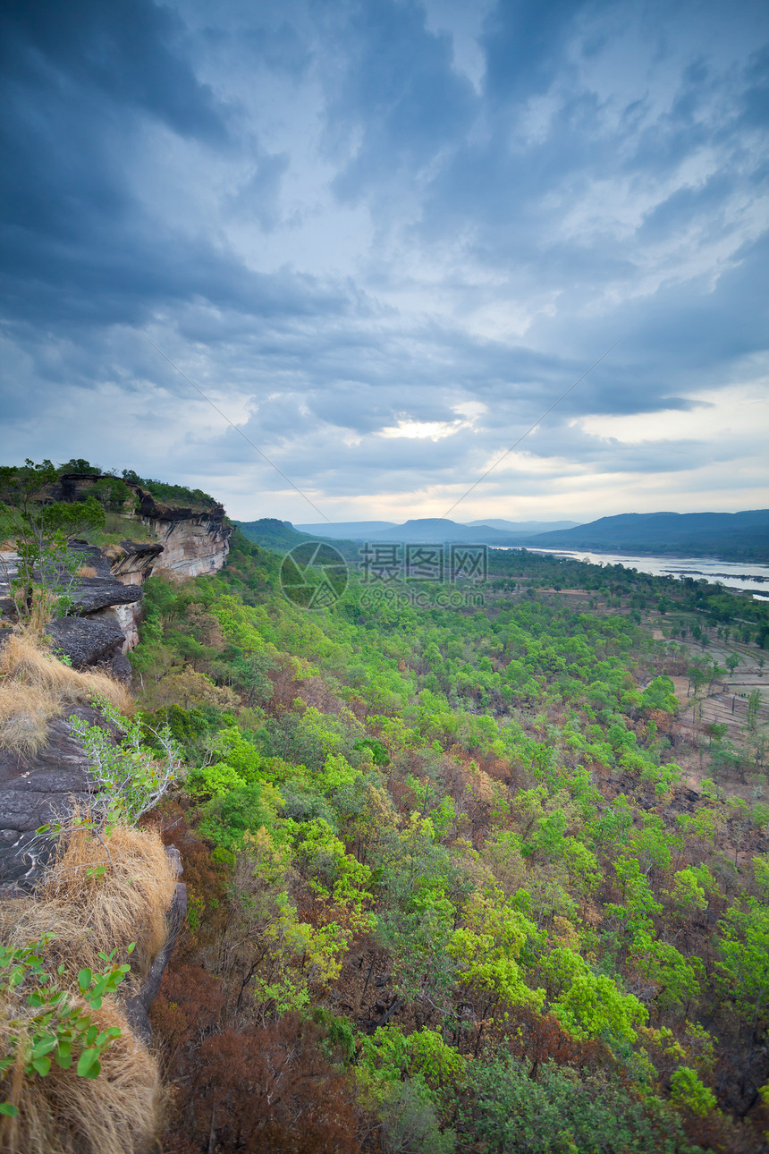 Phatam国家公园荒野山沟美丽场景环境蓝色顶峰公园峡谷风景图片