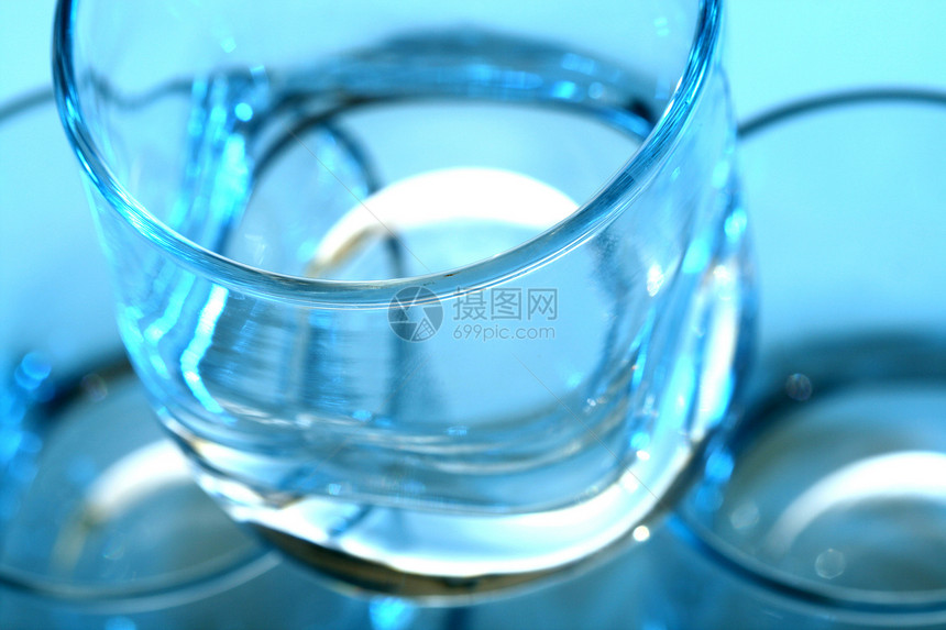 玻璃背景派对生活陶器静物液体庆典长笛奢华蓝色餐厅图片