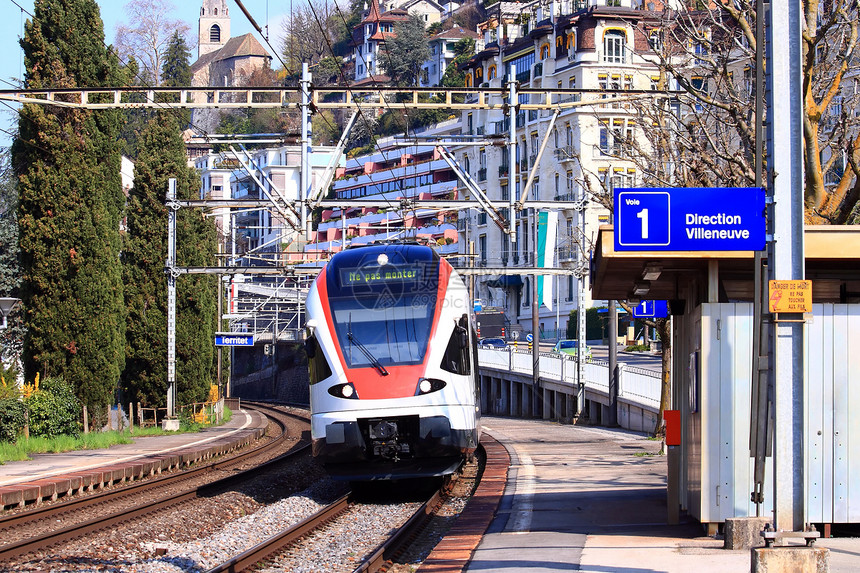 瑞士的现代火车图片