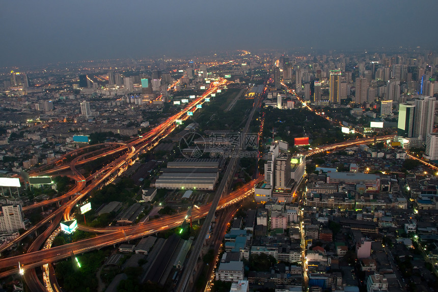 曼谷和Baiyok大楼的直路观察点天空正方形大街景观烟花摩天大楼运输地标市中心热风图片