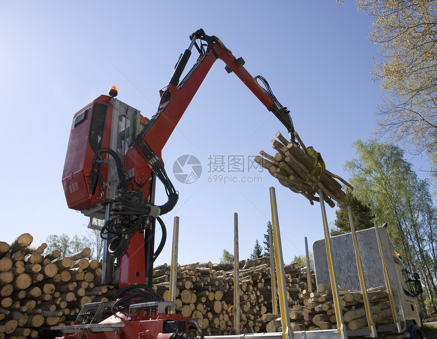 木材装载红木体力劳动者木头材料商业木工人红色货运方式驾驶图片