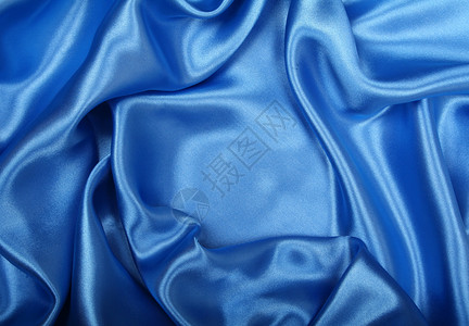 平滑优雅的蓝色丝绸作为背景海浪织物纺织品材料天蓝色曲线布料银色折痕投标背景图片