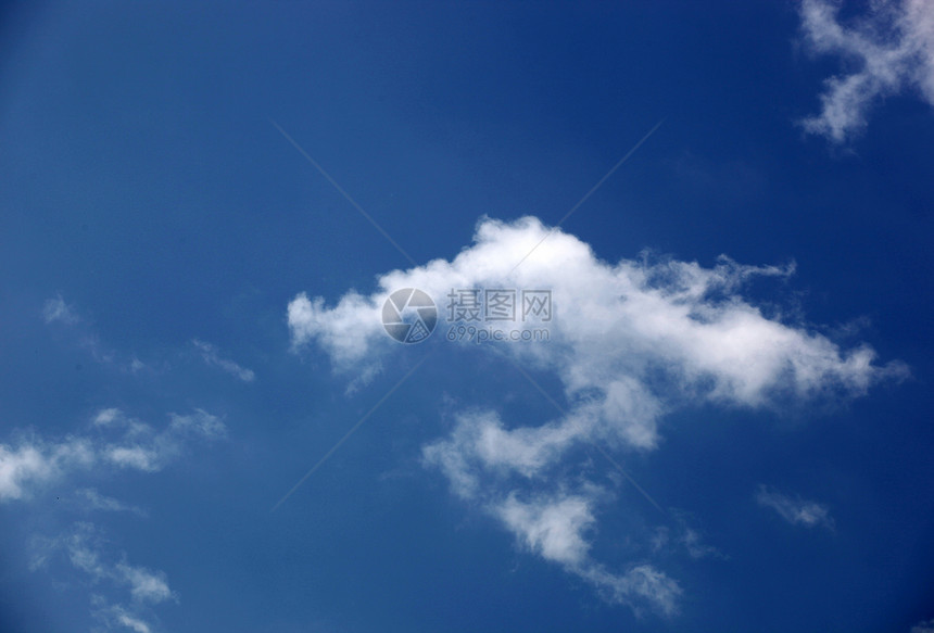 蓝天空背景柔软度云景天气阳光环境天际蓝色场景天堂气象图片