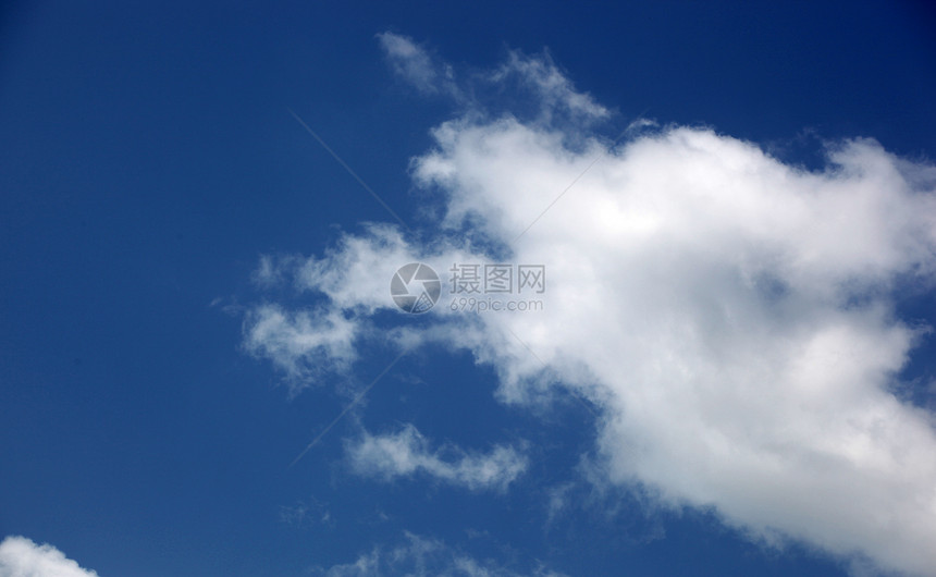 蓝天空背景柔软度天气天际蓝色气象臭氧阳光自由天堂云景图片