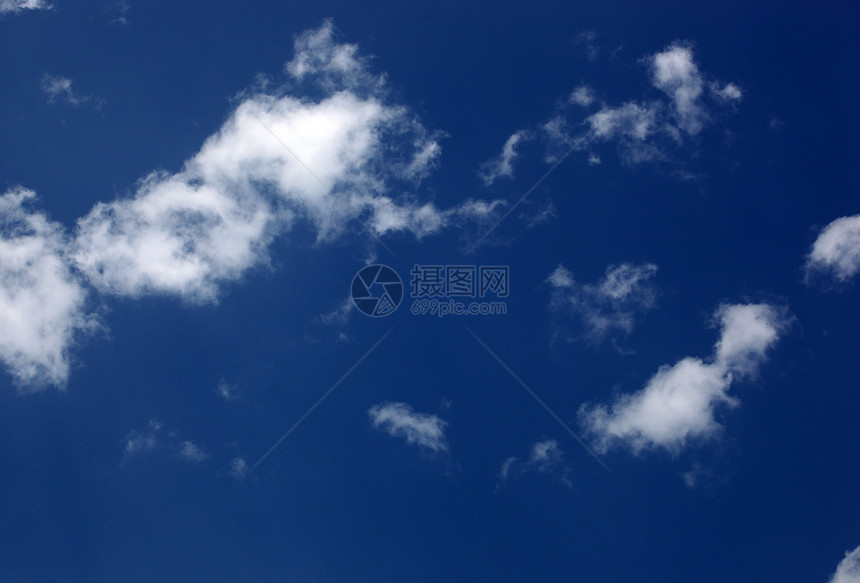 蓝天空背景蓝色天堂自由天际云景阳光柔软度天气臭氧气候图片