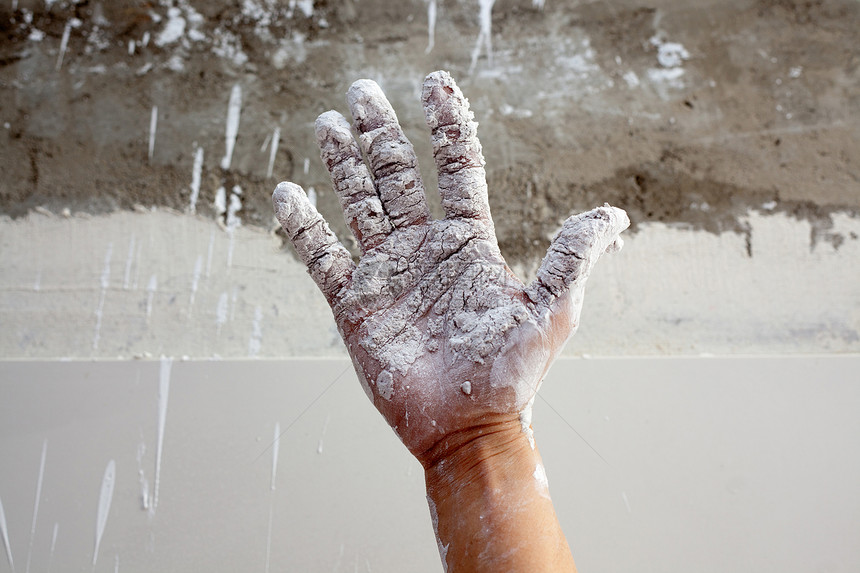以石膏破碎的石膏手家庭填料工艺艺术男性手指建筑工匠工人房间图片