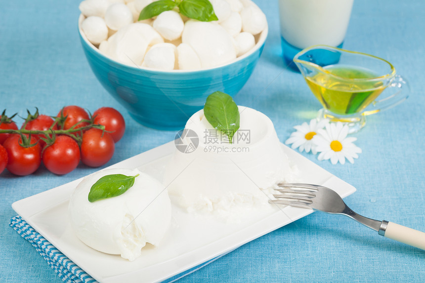 乳奶制品蓝色食物营养牛奶盘子饮食白色红色奶制品西红柿图片