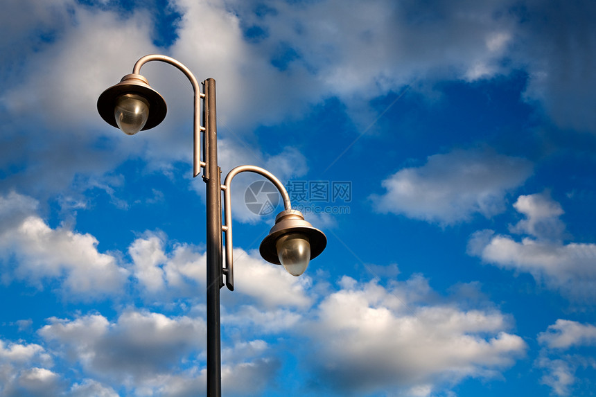 灯柱和天空图片
