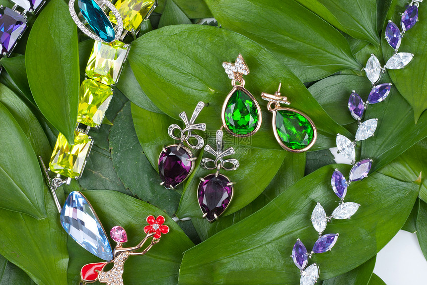 绿叶珠宝石头首饰叶子蓝色展示钻石宝石礼物戒指婚姻图片