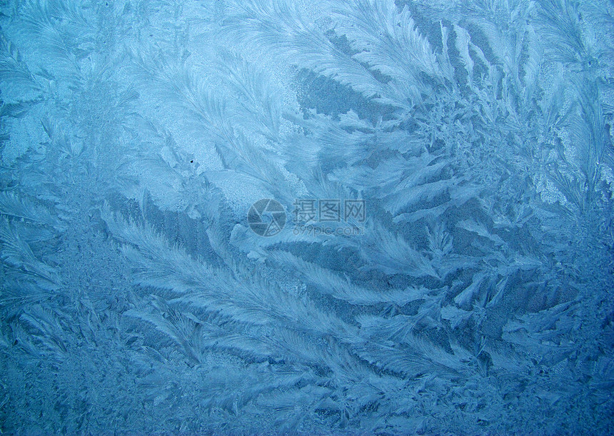 窗口上的季节性装饰品蓝色玻璃雪花季节白色图片