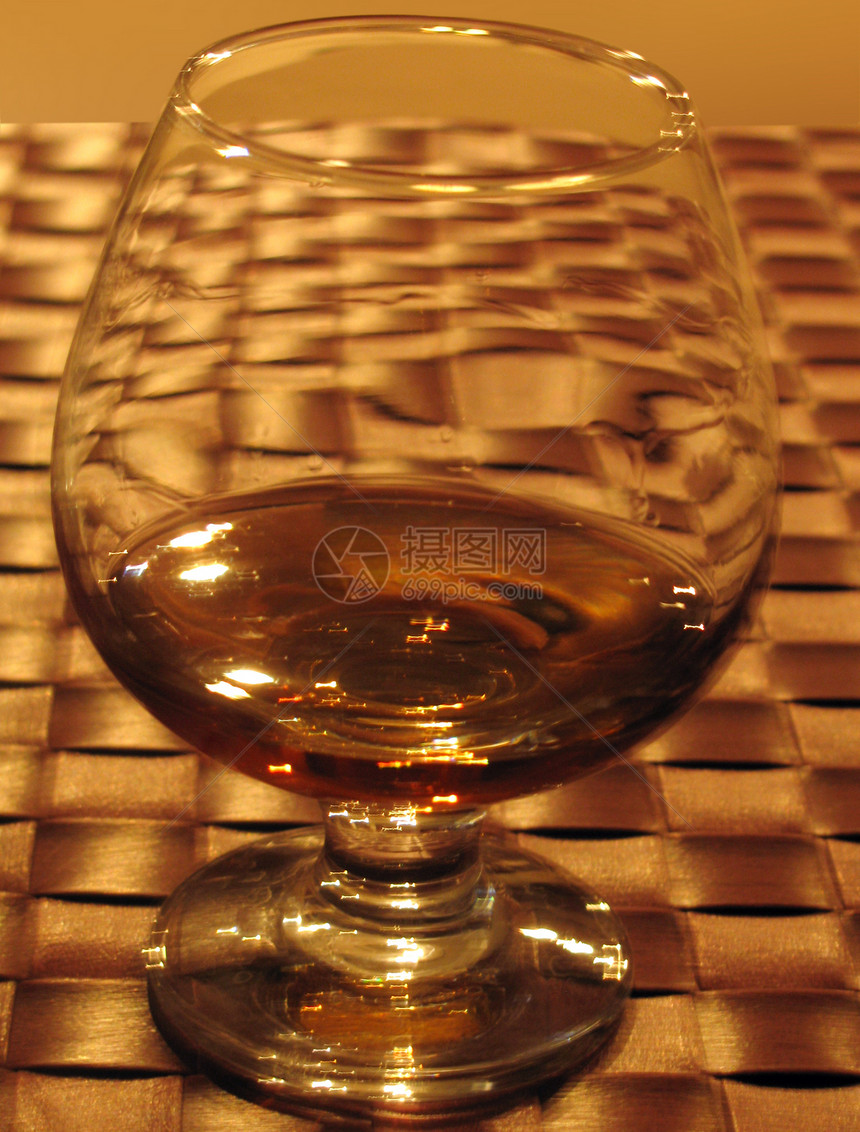 白兰地酒厂酒杯服务精神酒精图片