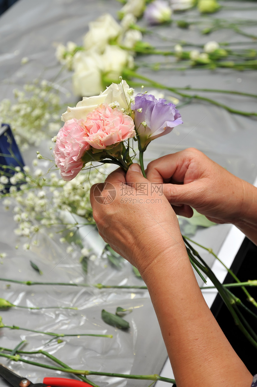 手制作花束花店玫瑰庆典花朵植物花瓣美丽女性礼物叶子图片