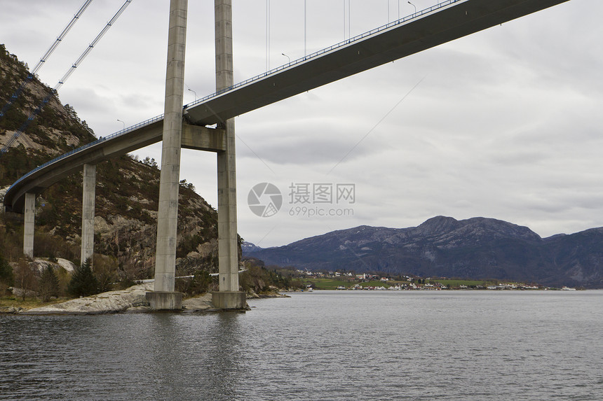 北峡的桥面     诺道的风景峡湾海洋石头街道农村爬坡水泥岩石房子建筑图片