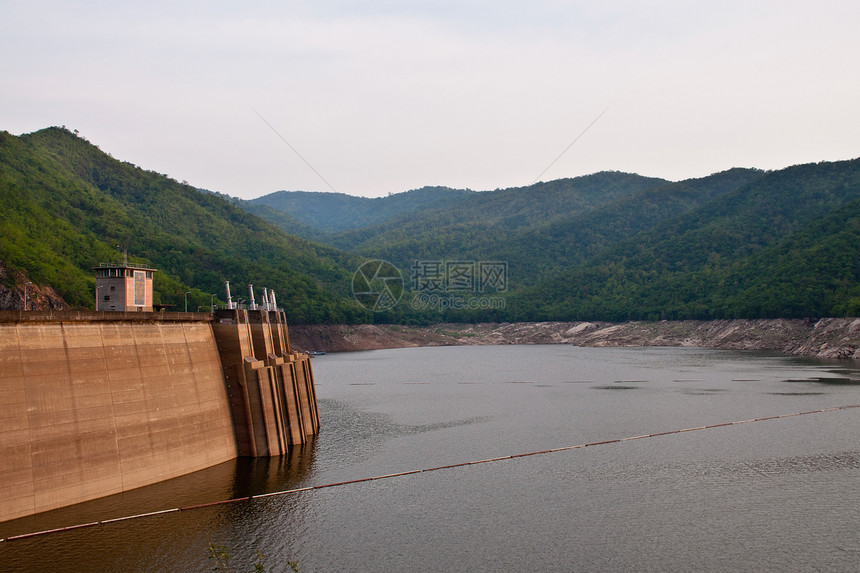 泰国的Bhumibol大坝前称Yanhi大坝活力水库力量密蓬工业图片