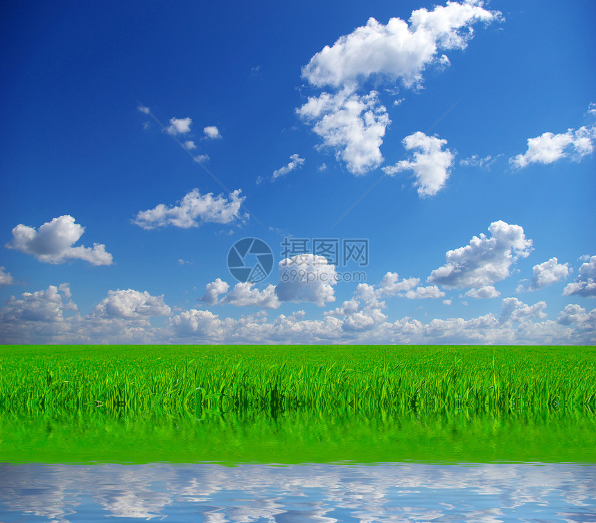 字段天气绿色全景乡村风景远景牧场阳光土地地平线图片