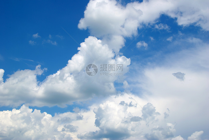 阳光晴阳的天空青色白色乌云蓝色天气生长多云气候天堂墙纸图片