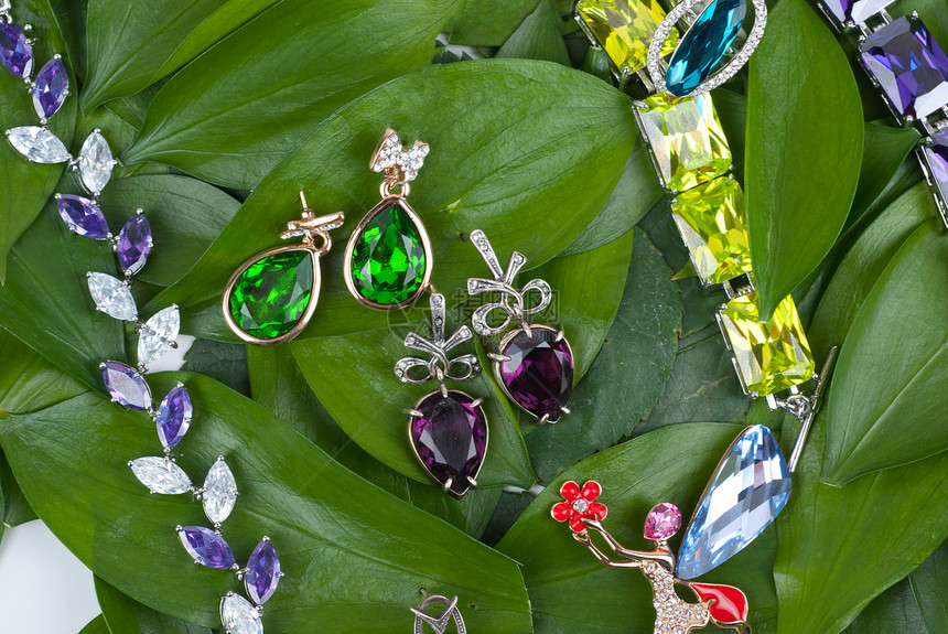 绿叶珠宝奢华金子叶子蓝色石头展示首饰钻石婚礼戒指图片
