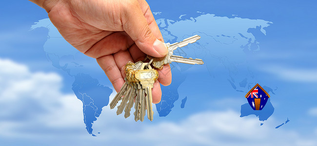 带房子的密钥财产手势钥匙解决方案棕榈安全手指金融白色礼物背景图片
