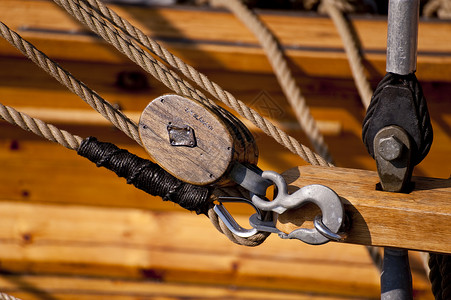 船索具绳索龙骨桅杆帆船木头航行钻机高清图片