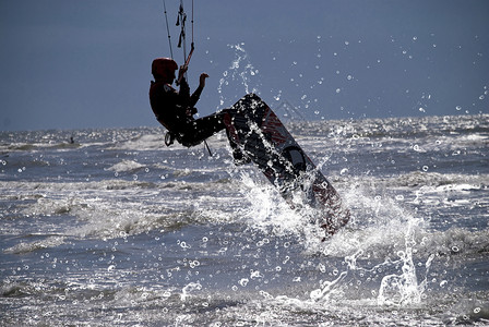 风声飞溅冲浪水滴风帆风暴冲浪者蓝色运动运动员滑水背景图片