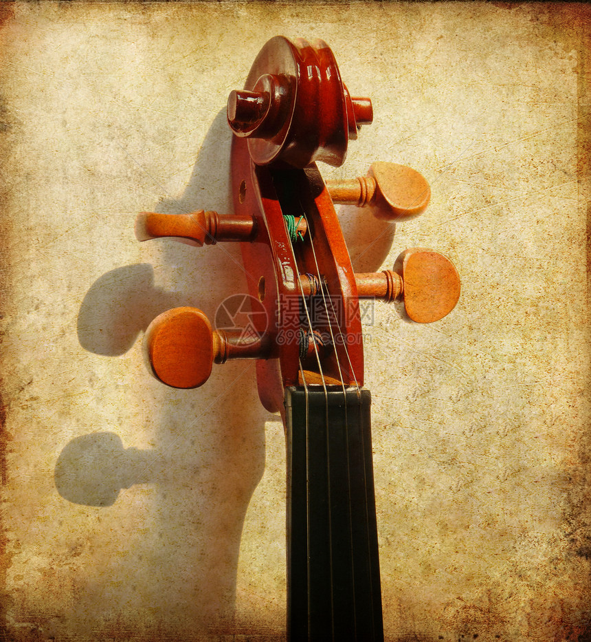 有关小提琴头在老鬼背景上的详细信息图片