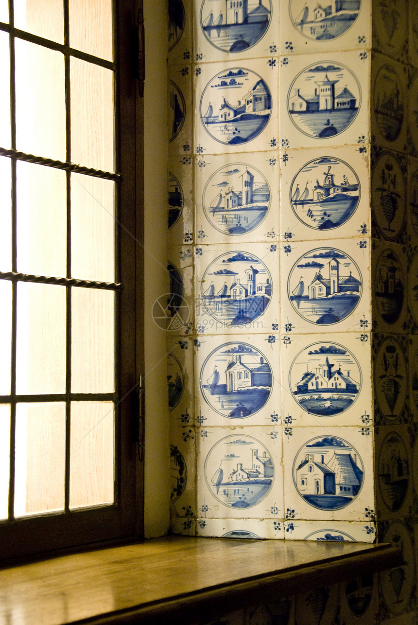 地表牌石头阳光绘画彩陶白色瓷砖窗户宗教陶瓷场景图片