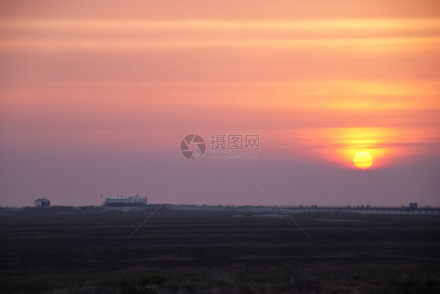 日落牧歌季节地平线太阳天空海滩海岸图片