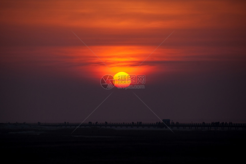 日落太阳海滩海岸季节牧歌地平线天空图片