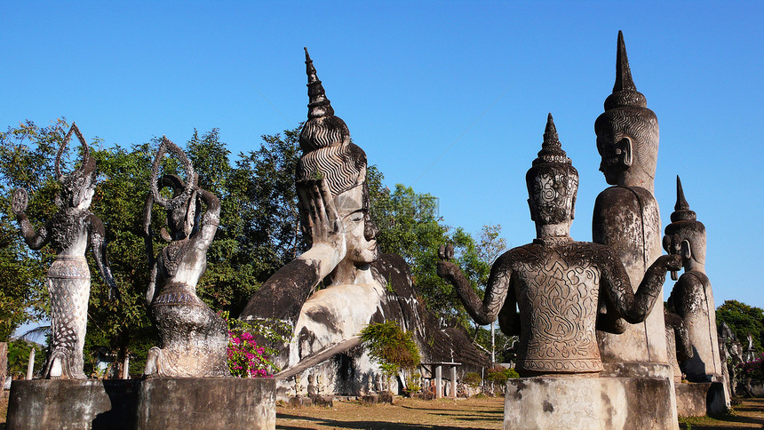 老挝古老的佛教雕塑遗产旅游团体精神旅行雕像佛教徒蓝色寺庙观光图片