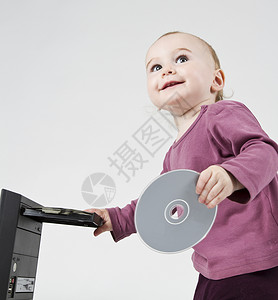 玩CD游戏的幼儿孩子灰色中性数据儿童托盘婴儿电子产品技术水平背景图片