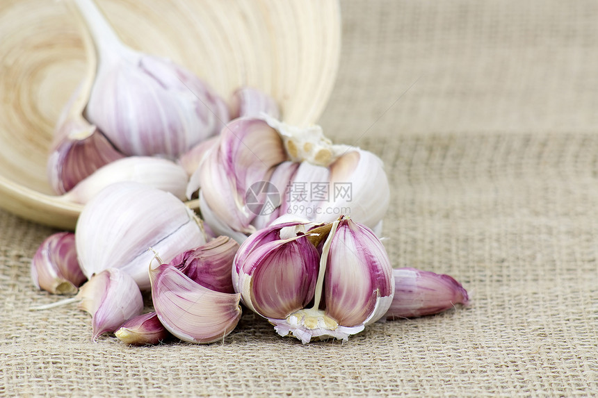 新鲜大蒜调味品香料芳香香气食物白色紫色灯泡香味味道图片