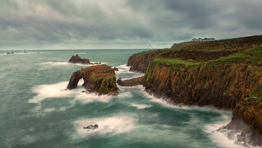 敌人多德曼天空蓝色大海岩石绿色水域拱形悬崖海洋高清图片