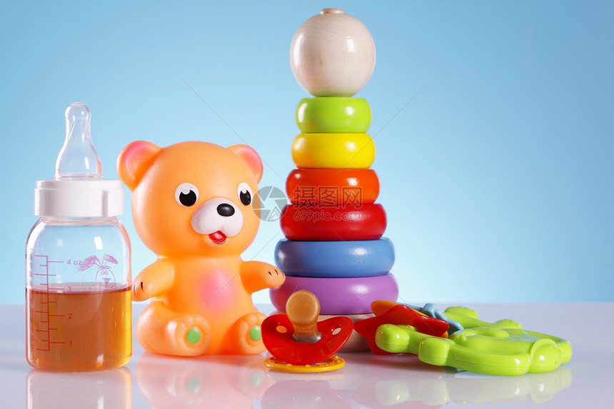 婴儿玩具孩子绿色生活黄色蓝色男生戒指塑料童年礼物图片