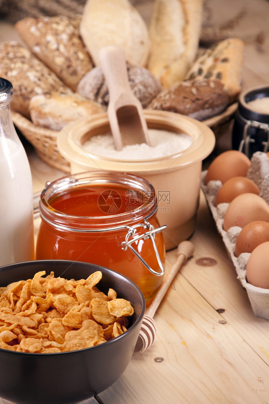 完美的早餐早餐厨房谷物梳子蜂窝橙子玉米片面包牛奶午餐玉米图片
