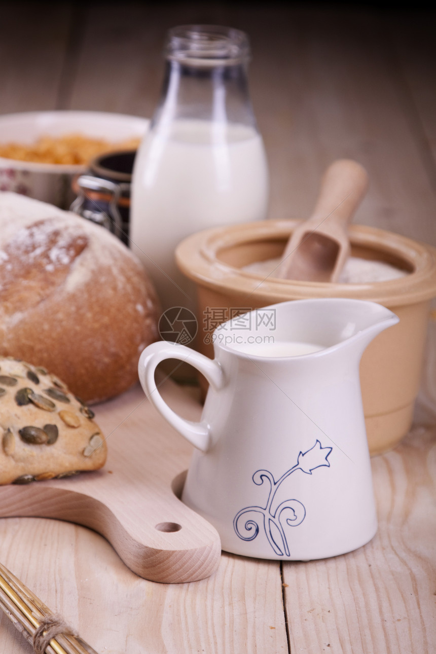 早饭吃得好午餐面包谷物蜂蜜小麦种子牛奶早餐小吃产品图片