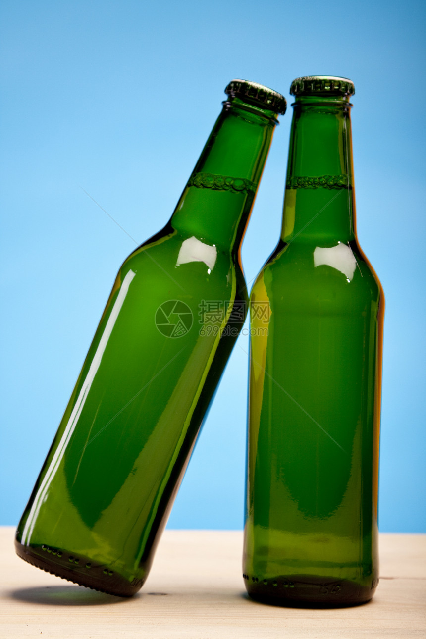 好啤酒酒吧液体瓶子玻璃琥珀色金子派对棕色茶点冷藏图片