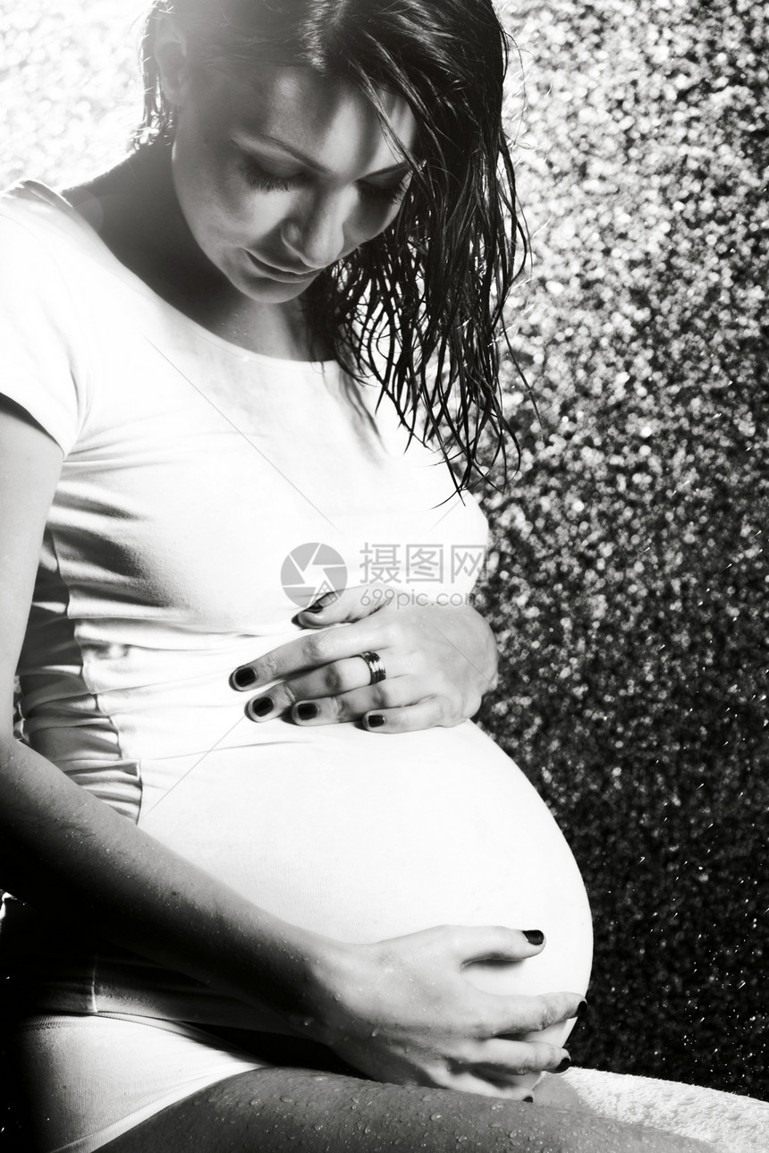 孕妇身体女士胸部女性怀孕温泉母亲孩子成人腹部图片
