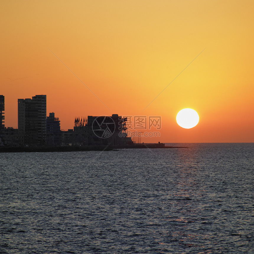 古巴哈瓦那日落气氛首都红色旅行天空极光省会外观建筑物太阳图片