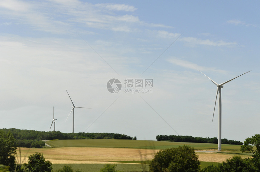 农村边风力涡轮机图片