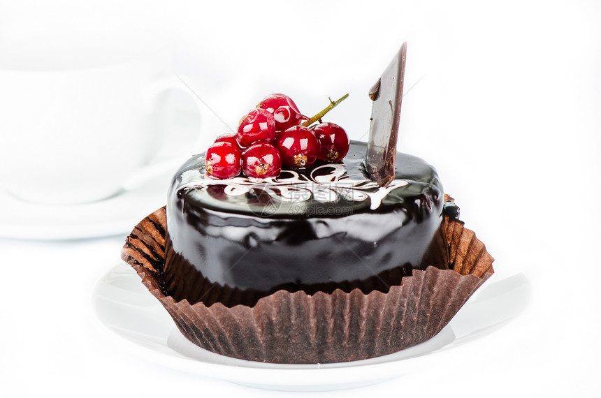 巧克力蛋糕 带红黑和白杯图片