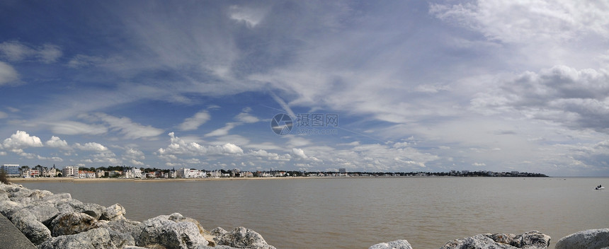 蓝云天的罗扬湾图片